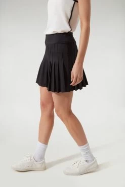 Black And White 15 Inch Williams Tennis Skirt 11 Black And White 15 Inch Williams Tennis Skirt -Vogue Vista Clothing 2WBdbh3k65VOGWbKg0A5PM7p2bSTm493 1