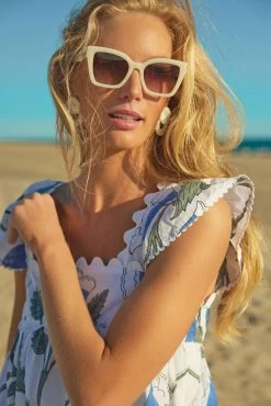 Mother Of Pearl Rae Earrings -Vogue Vista Clothing 30WZeSHEvXJdOyiviaZk8qkt4cMYqszA 1