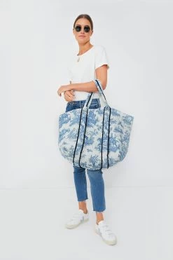 St. Calais Blue Quilted Linen Toile Giant Trop Avion With Pouchette -Vogue Vista Clothing 5ga6OhBonMsXZGhDvUp0kVMzhQTSVwcD 1