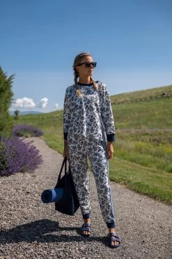 White Wildflower Maggie Pullover 20 White Wildflower Maggie Pullover -Vogue Vista Clothing B5MkjqzHr9PVbxNHOmpbVlEiXYSRxIKm 1