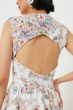 White And Flower Print Midi Dress 10 White And Flower Print Midi Dress -Vogue Vista Clothing IwNuNFsKeKFP6YxNLgZjZVCIGKd8V9Cg 1