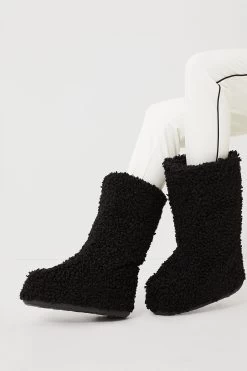 Moon Boot Black Icon Faux Astrakan Boots -Vogue Vista Clothing NQux0Q3U25M63dJPD3LSaDNv8FCyxpEg 1