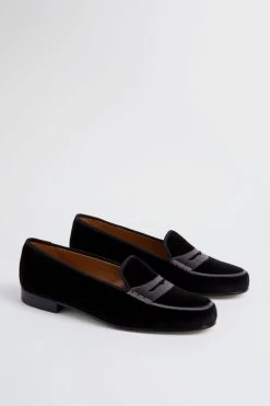 Black Velvet Keeper Slippers -Vogue Vista Clothing ZEEFRvGzQdXkCMYjvqbRsnn9RsHZO2uW 1