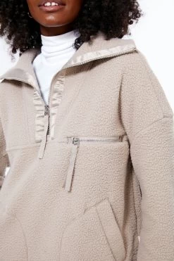 Varley Taupe Clay Daniel Fleece -Vogue Vista Clothing d8WdTJGMo5Saa9y5fBaGUoED5Y9fZN7r 1