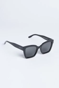 Black And Grey Polarized Rhys Sunglasses -Vogue Vista Clothing fVUb5yjKlFpyWWhS3KNeR1sbBrLOrLi1 1