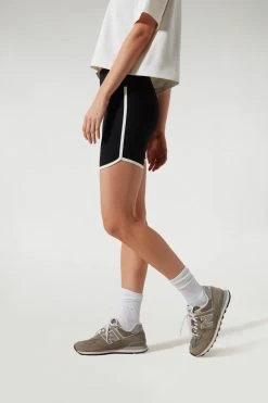 Black Piped Cathy Bike Short -Vogue Vista Clothing jcrO26xlrhDomY1T0vj4l566b4Lkbz2A 1