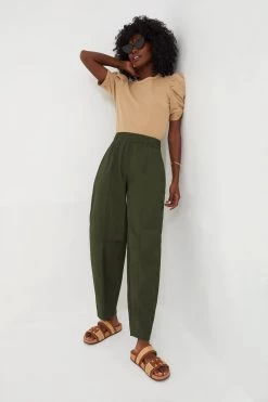 Ganni Kombu Green Cotton Crepe Elasticated Curve Pants 11 Ganni Kombu Green Cotton Crepe Elasticated Curve Pants -Vogue Vista Clothing pKCjWf9llC95GU9n9z8XMP8ciQsvSW47 1