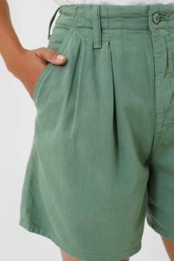 MOTHER Hedge Green The Pleated Chute Prep Short -Vogue Vista Clothing smHJBaxMAQhWTU35g5V3a05MdXkQNGC0 1