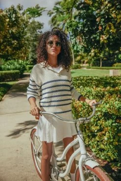White Stripe Mesh Fischer Sweater -Vogue Vista Clothing v6OsqzYBImi8pRyCFL0efhFcfEi33Qp0 1